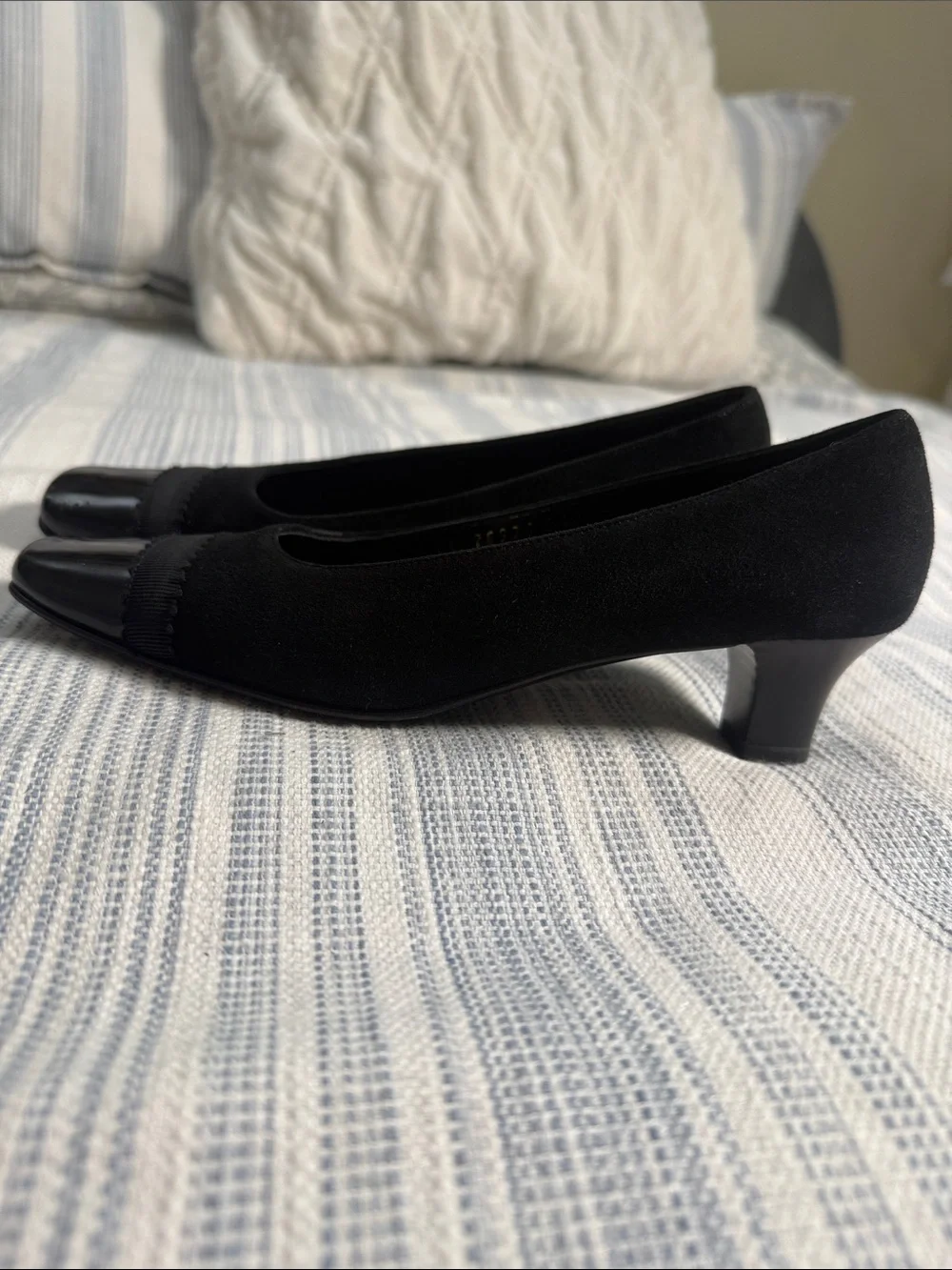 Salvatore Ferragamo Boutique Black Suede Patent Cap Toe Pumps 5.5